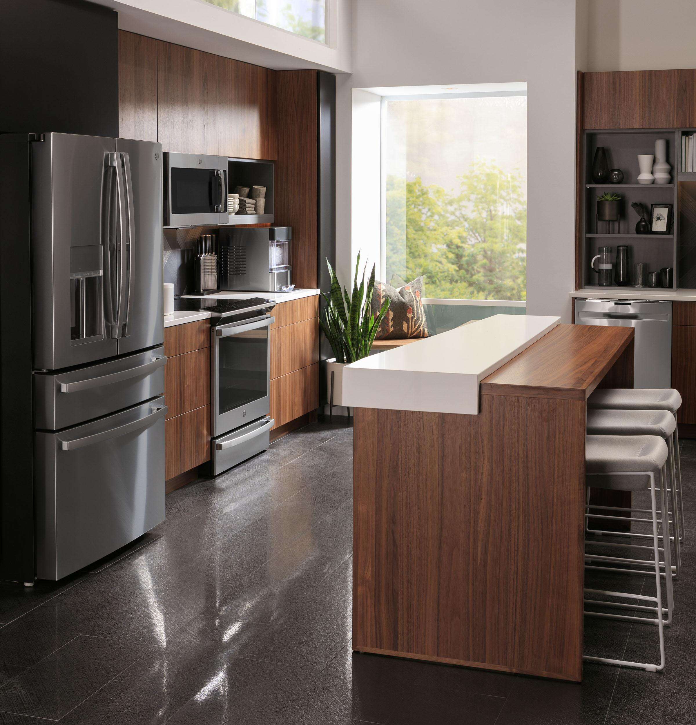 Houston home with working Frigidaire kitchen and laundry appliances
